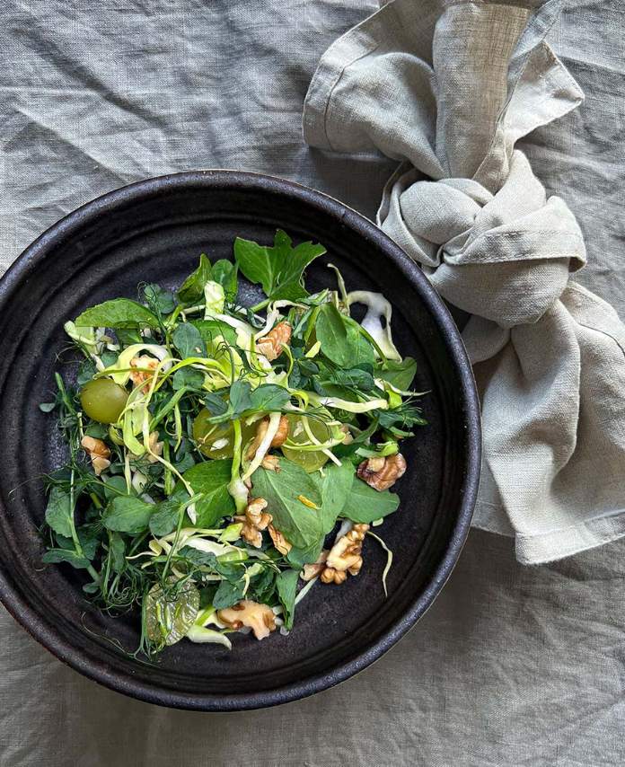 Ærtesalat, Grønne Druer, Sure Æbler Og Valnødder 696 X 854 Px