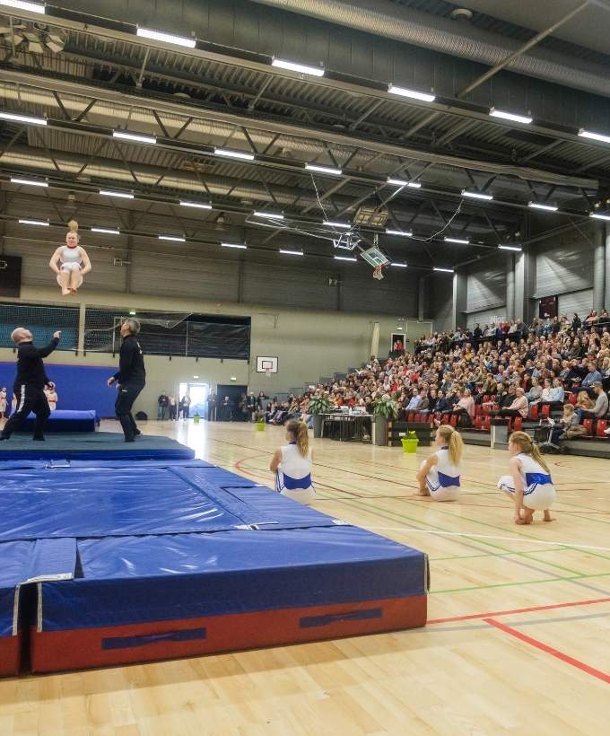 Hal C, gymnastikopvisning, tribune